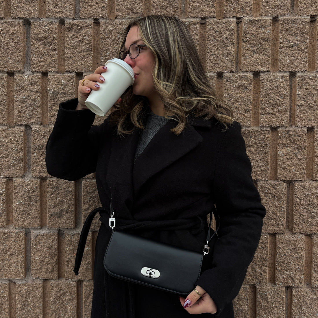 Le Dakota – Portefeuille à bandoulière 2-en-1 en cuir vegan noir