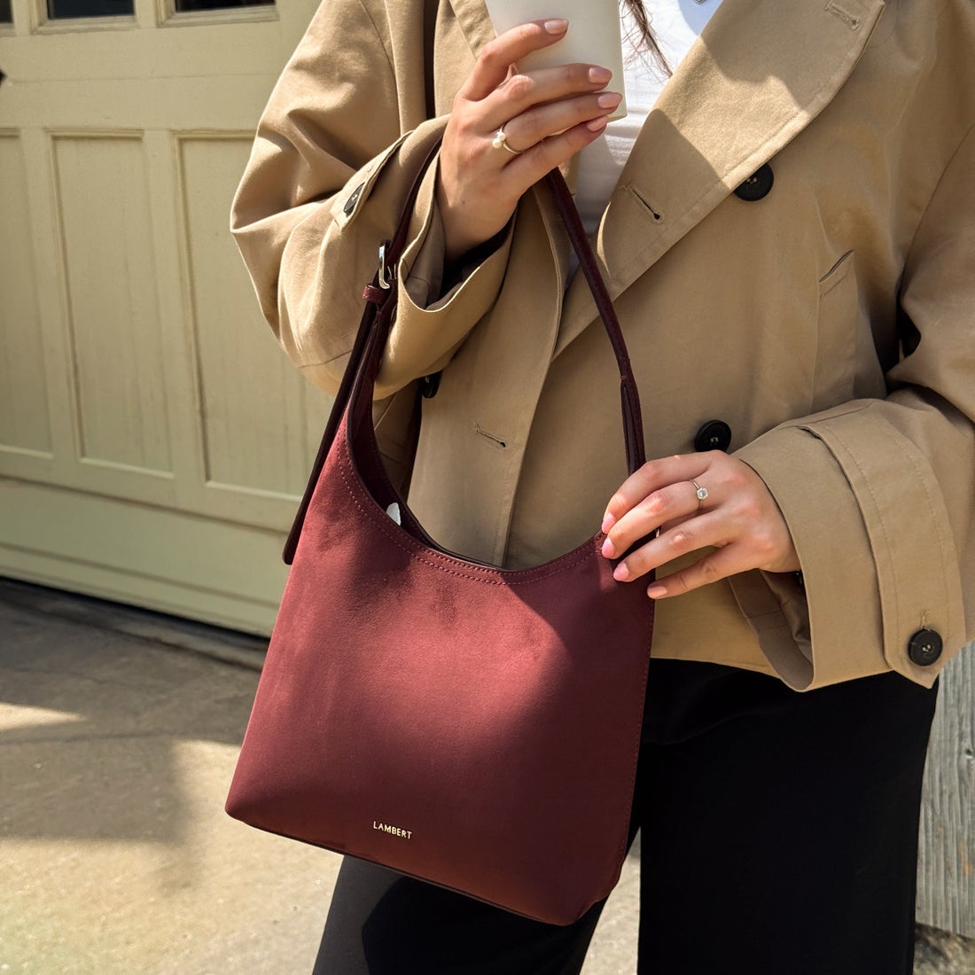 Le Elena – Sac à épaule en suède vegan cassis