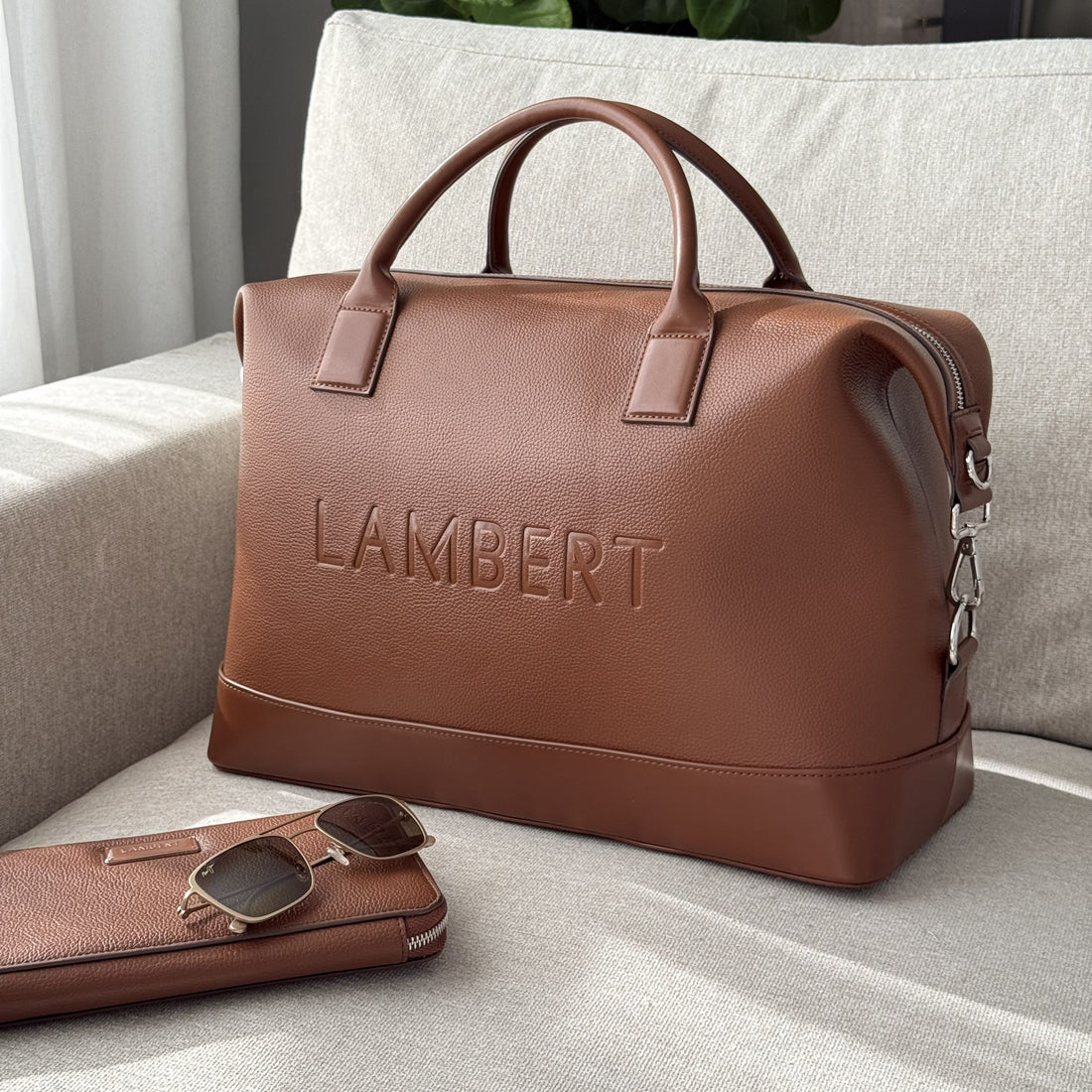 Le Mae - Petit sac de voyage en cuir vegan hazelnut